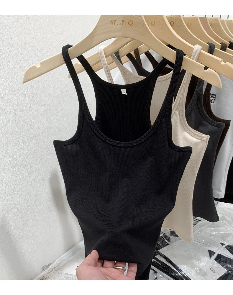 GIULIA | TOP IN MAGLIA A COSTE DALLE LINEE PULITE