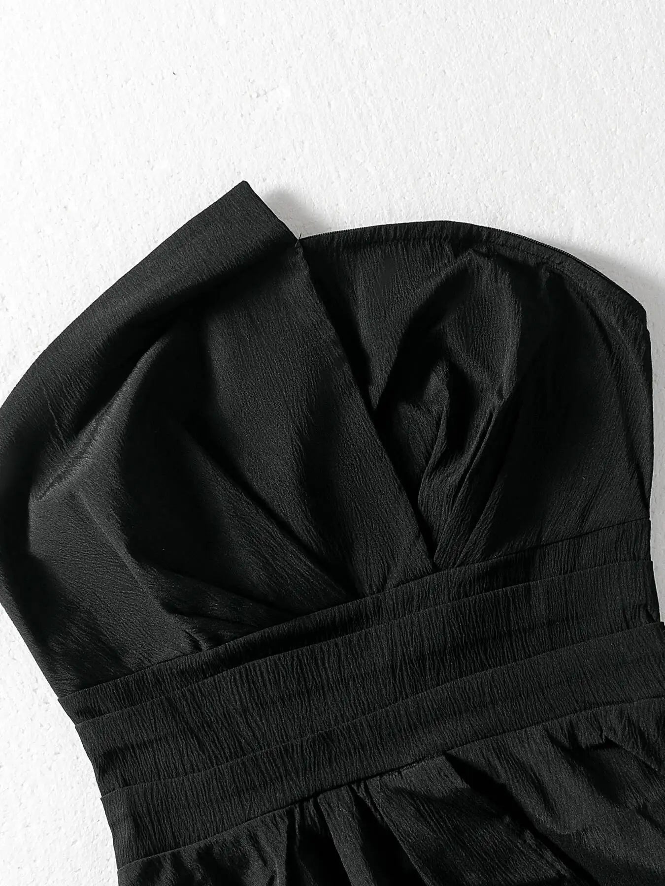 ISABELLA | TOP BUSTIER CON BALZA SCULTUREA