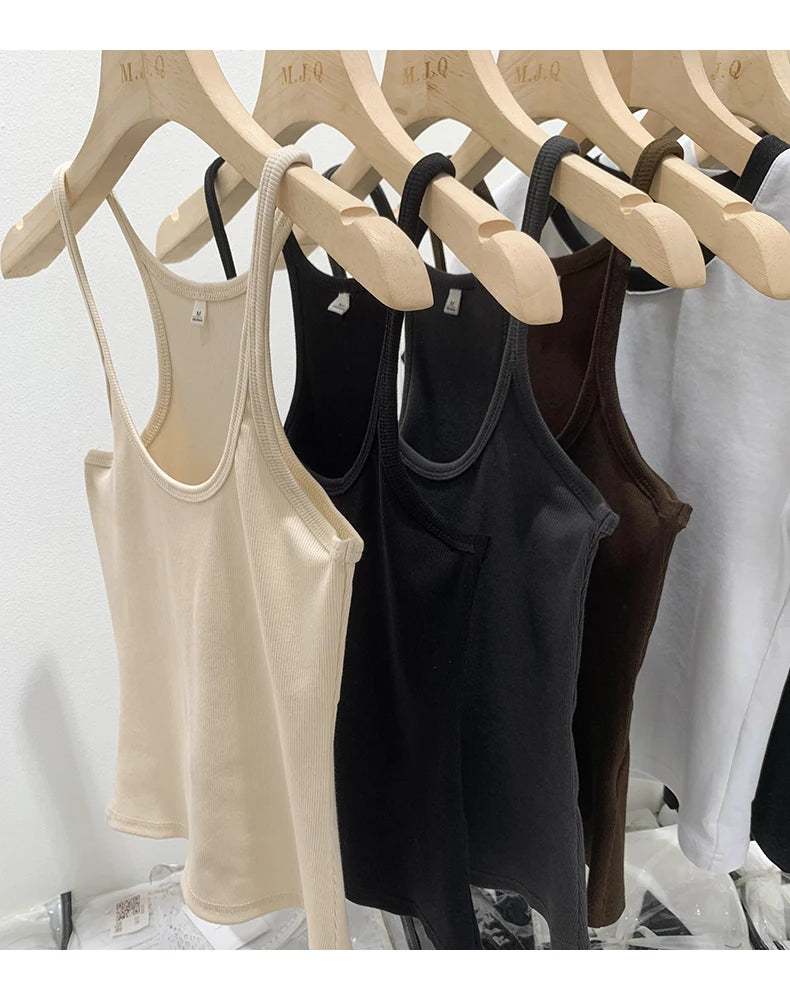 GIULIA | TOP IN MAGLIA A COSTE DALLE LINEE PULITE