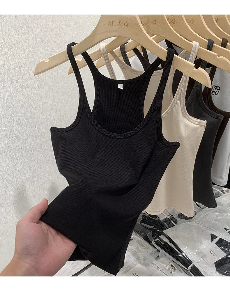 GIULIA | TOP IN MAGLIA A COSTE DALLE LINEE PULITE